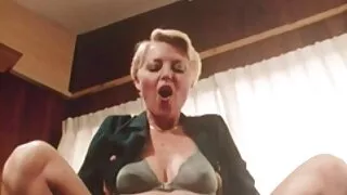 কৌতুকপূর্ণ অপেশাদার  ...