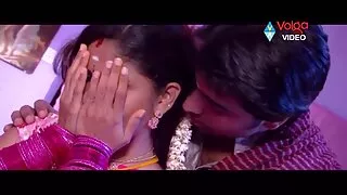 সবুজ চোখের শ্যামাঙ্গ ...