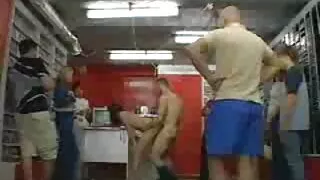 ফ্রিস্কি মেয়েরা অ্য ...