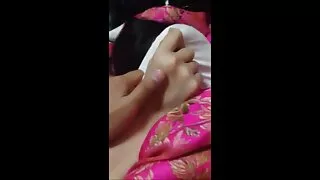 গাঢ় কেশযুক্ত কিঙ্কি ...