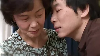 কোঁকড়ানো অপেশাদার ম ...