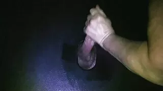 তিনি হাসেন এবং অধৈর্ ...